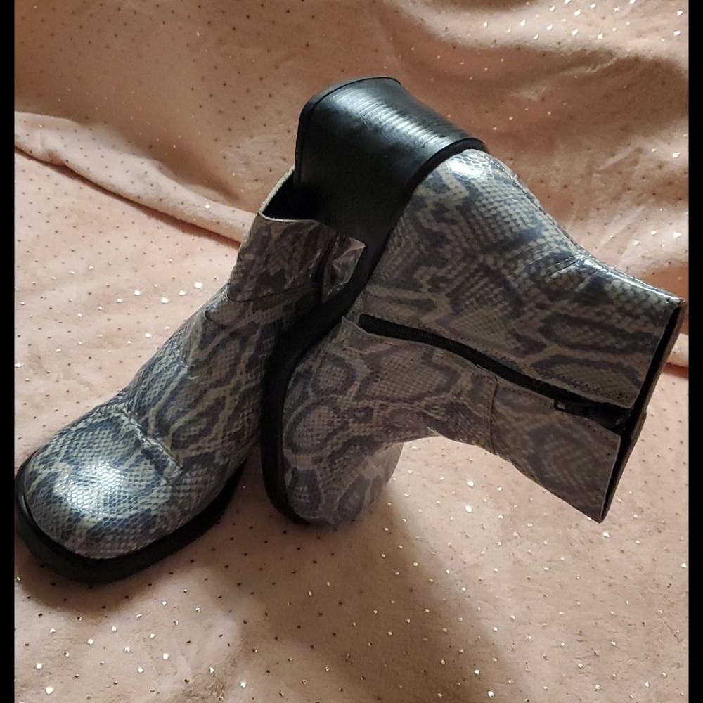 Boots - Picture 8 of 9
